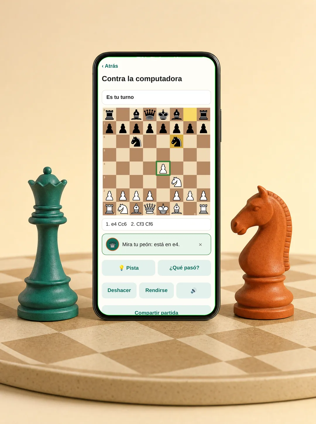 Teléfono con la app abierta en una partida contra la computadora, con la pista de la Reina, entre una reina verde y un caballo naranja